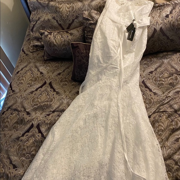 Wedding dress - Picture 2 of 5